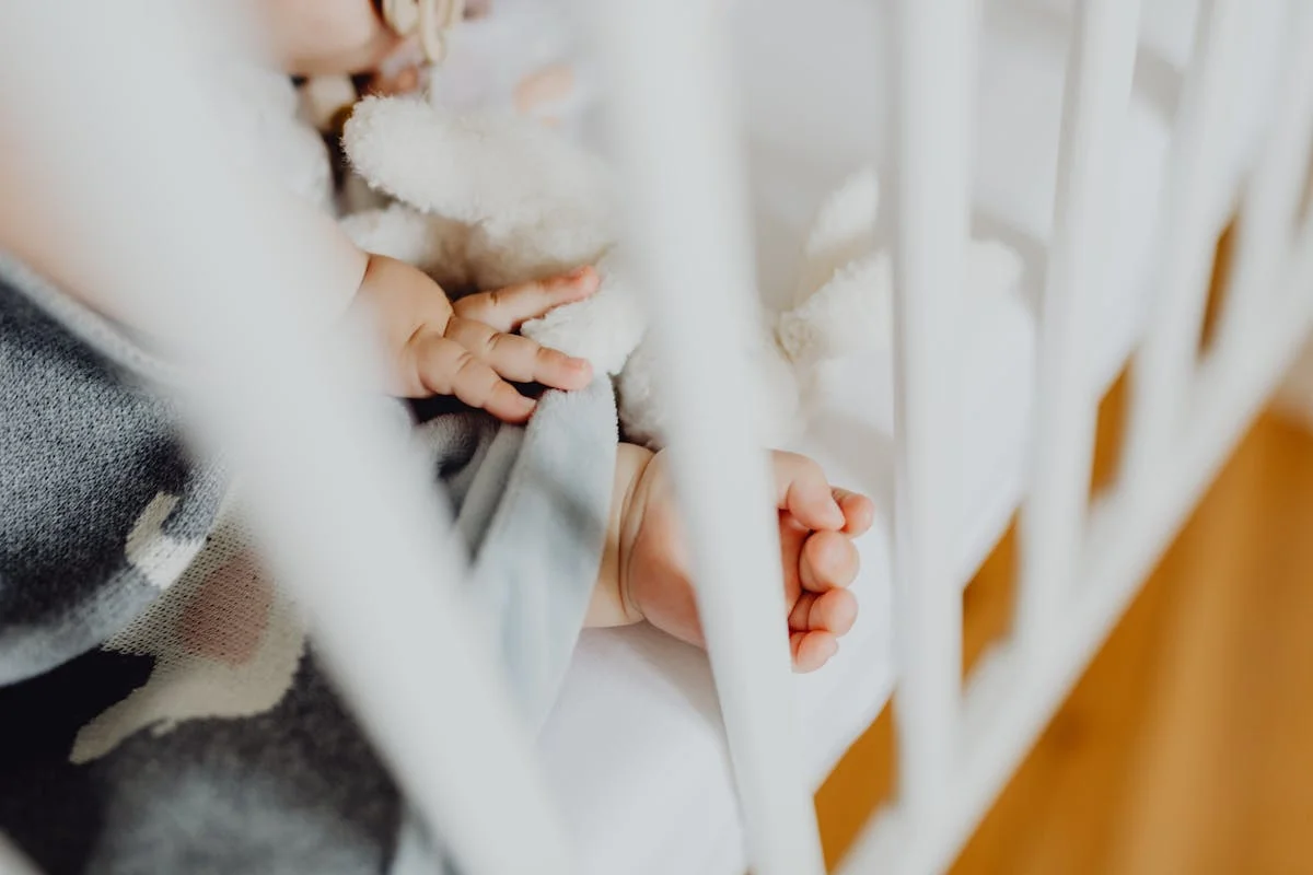 signs of toddler sleep regression — toddler awake at night refusing to sleep